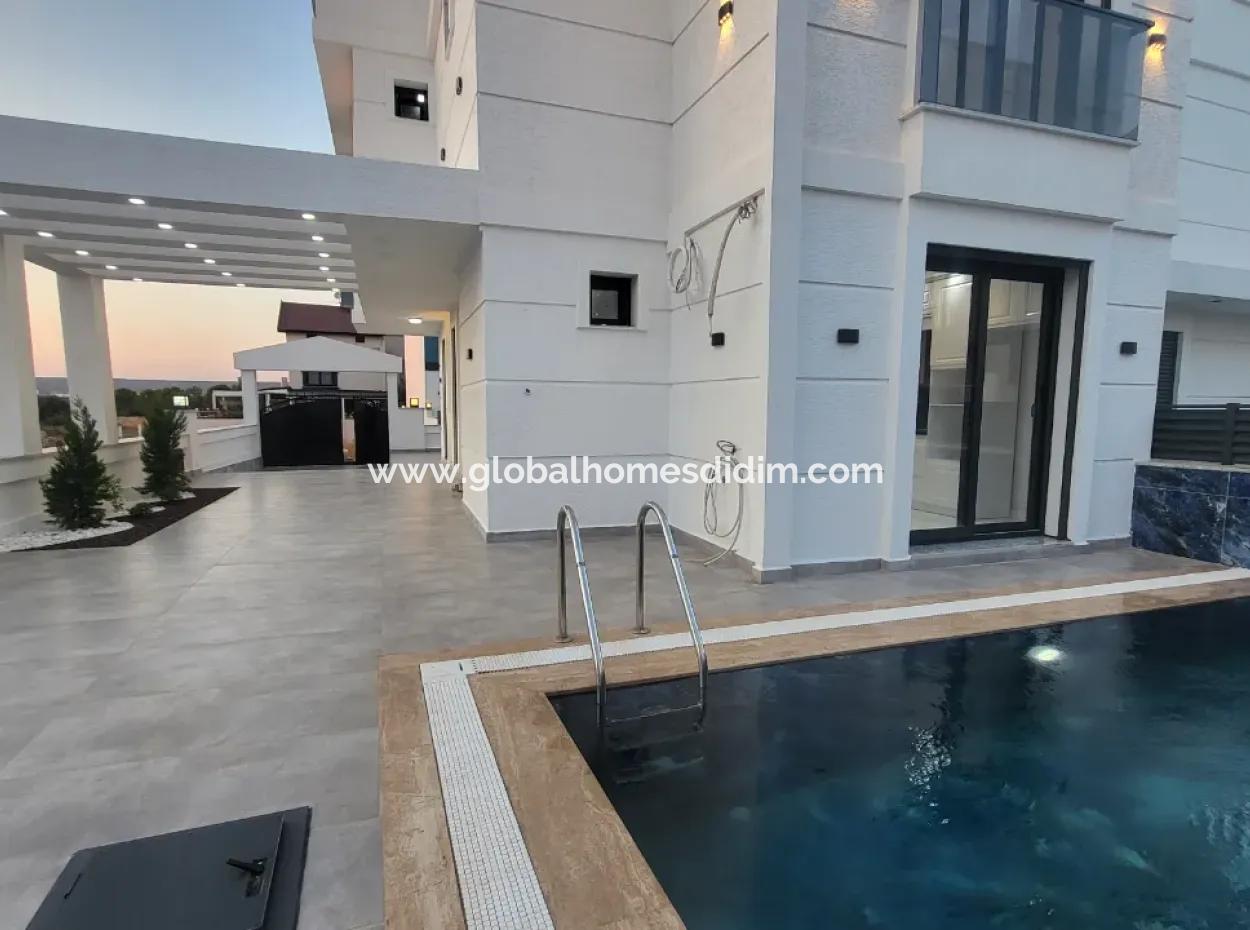 Villa Zu Verkaufen In Altinkum, Didim 4 In 1 Mit Pool