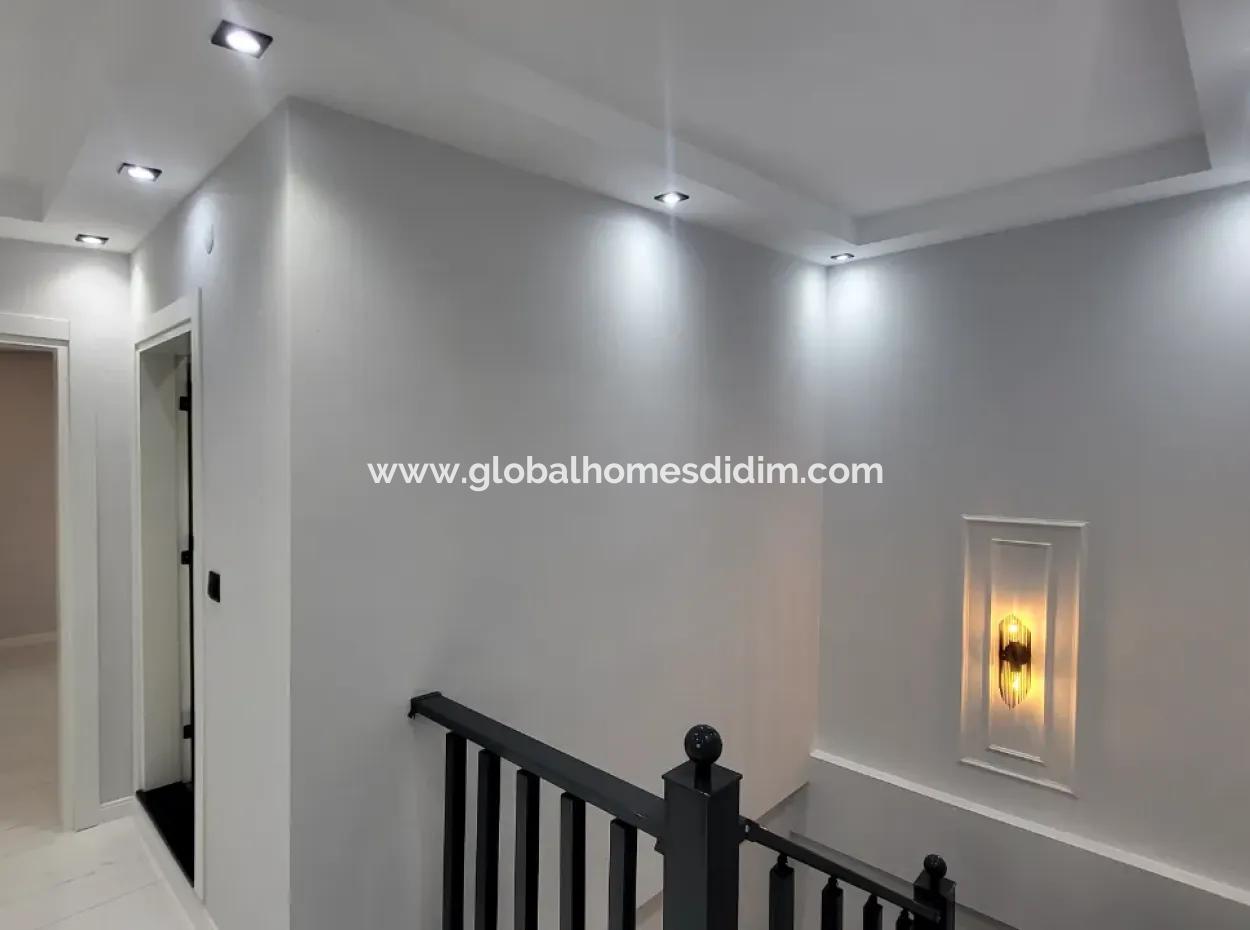 Villa For Sale In Altinkum, Didim 4 In 1 With Pool