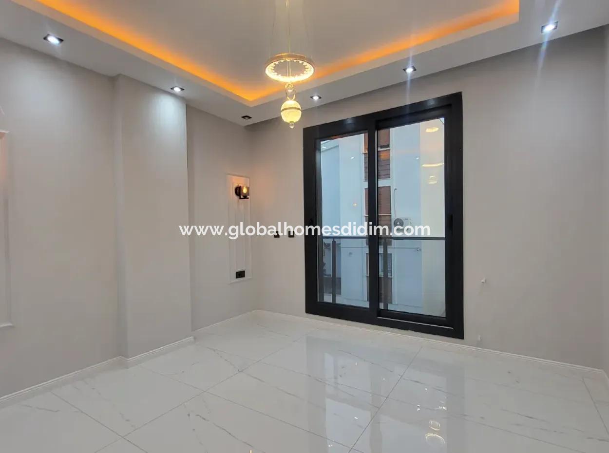 Villa For Sale In Altinkum, Didim 4 In 1 With Pool