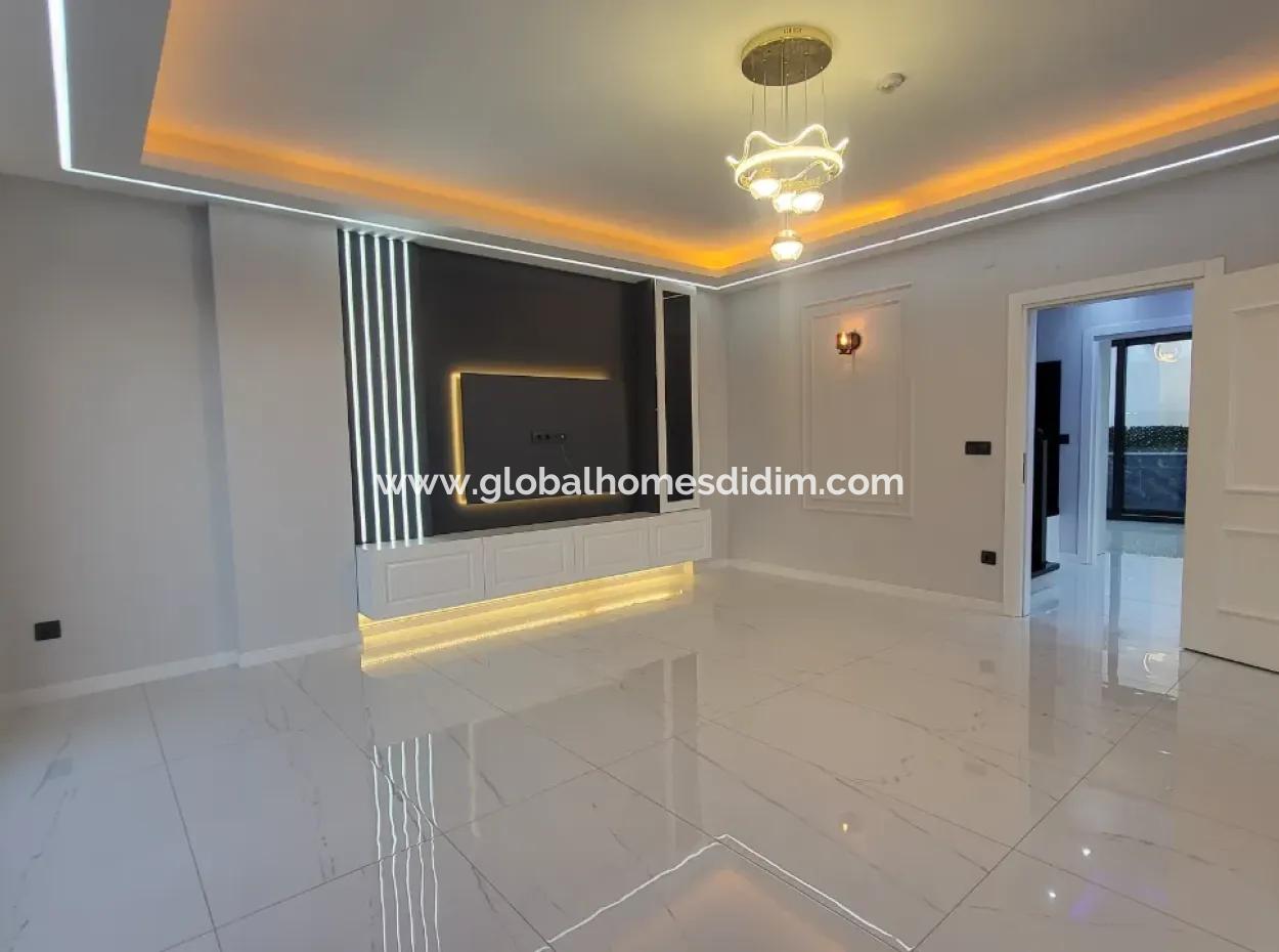 Villa For Sale In Altinkum, Didim 4 In 1 With Pool