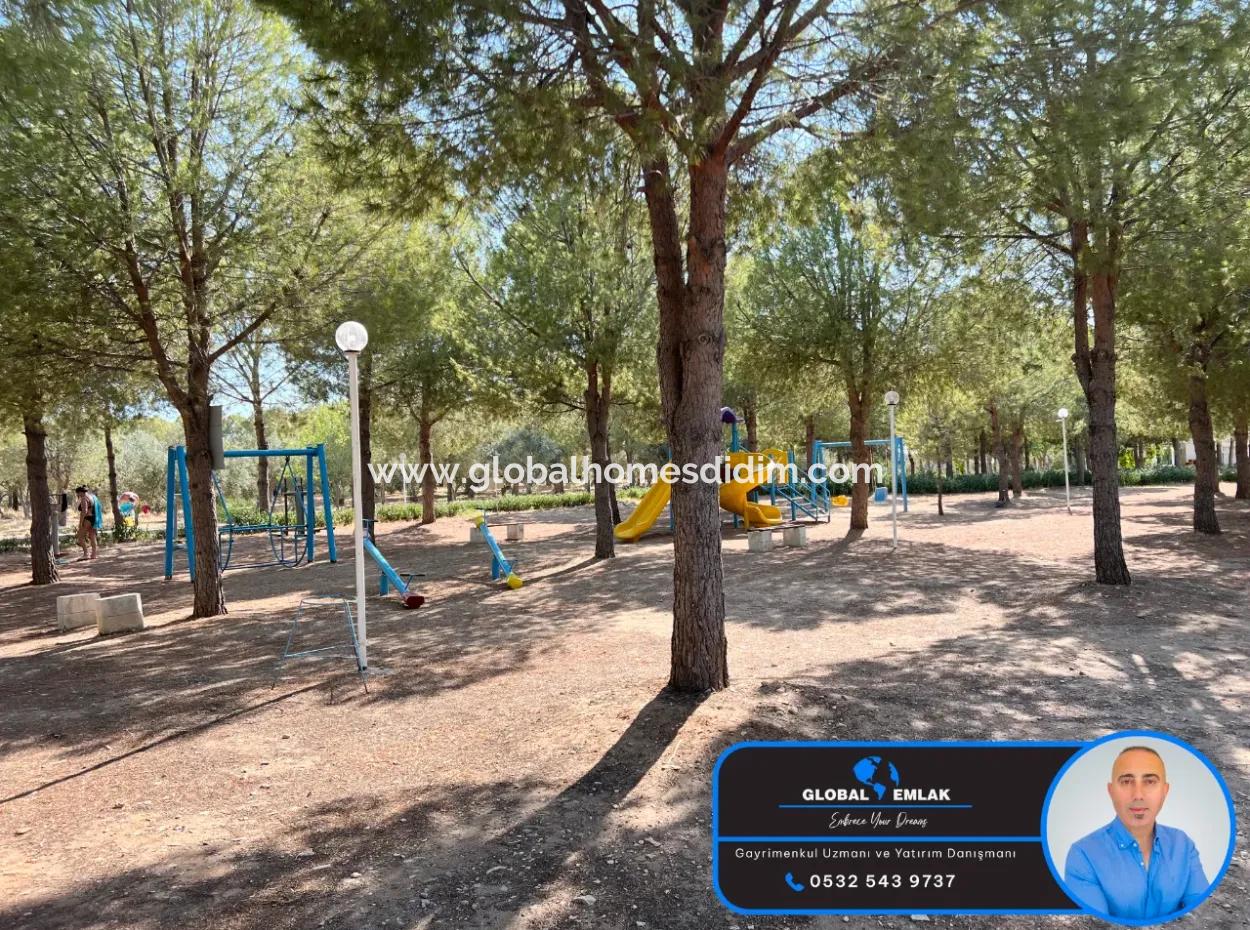 Didim Fevzipaşa, Mercimek Bölgesinde, Denize Sıfır Kocareis Sitesinde Satılık 3+1 Villa