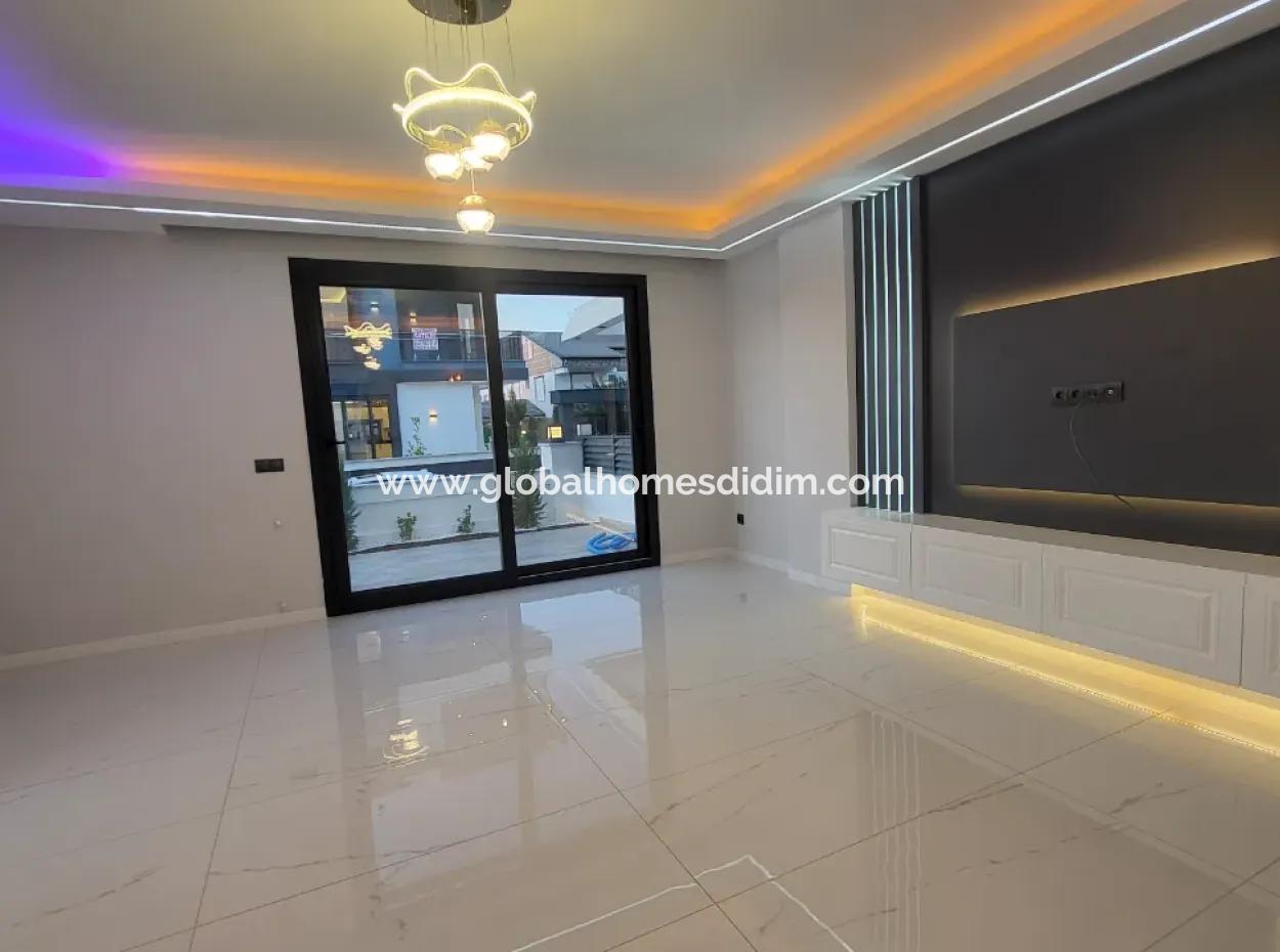 Didim Altınkum'da Satılık Villa 4+1 Havuzlu