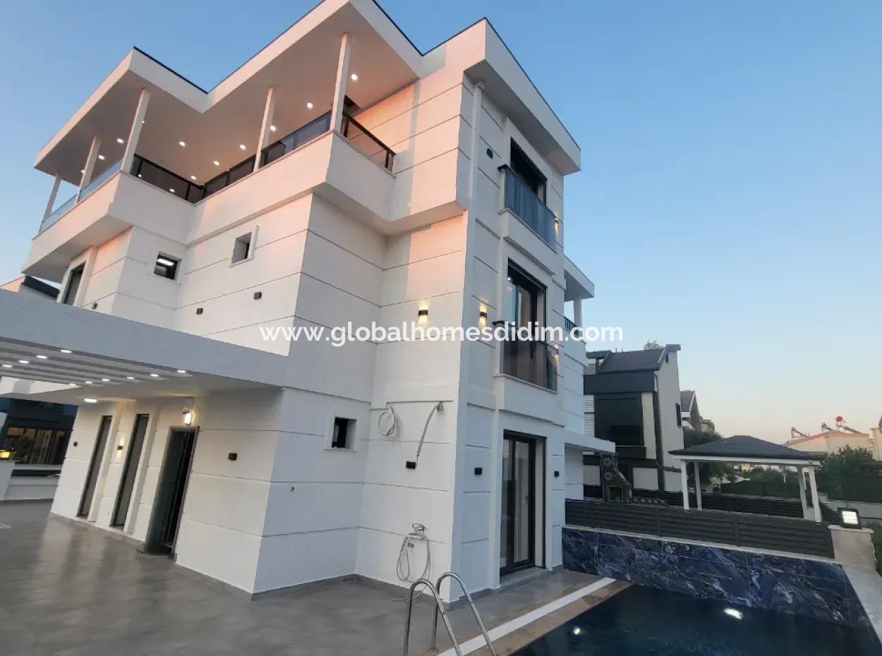 Didim Altınkum'da Satılık Villa 4+1 Havuzlu